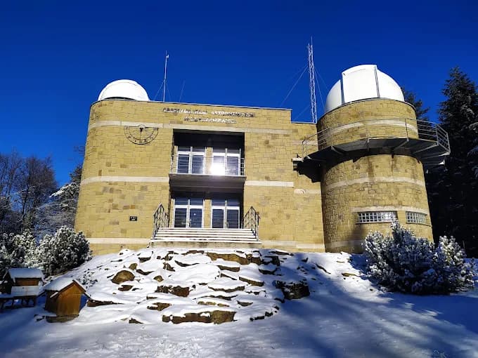 Obserwatorium Astronomiczne UJ na Lubomirze zimą